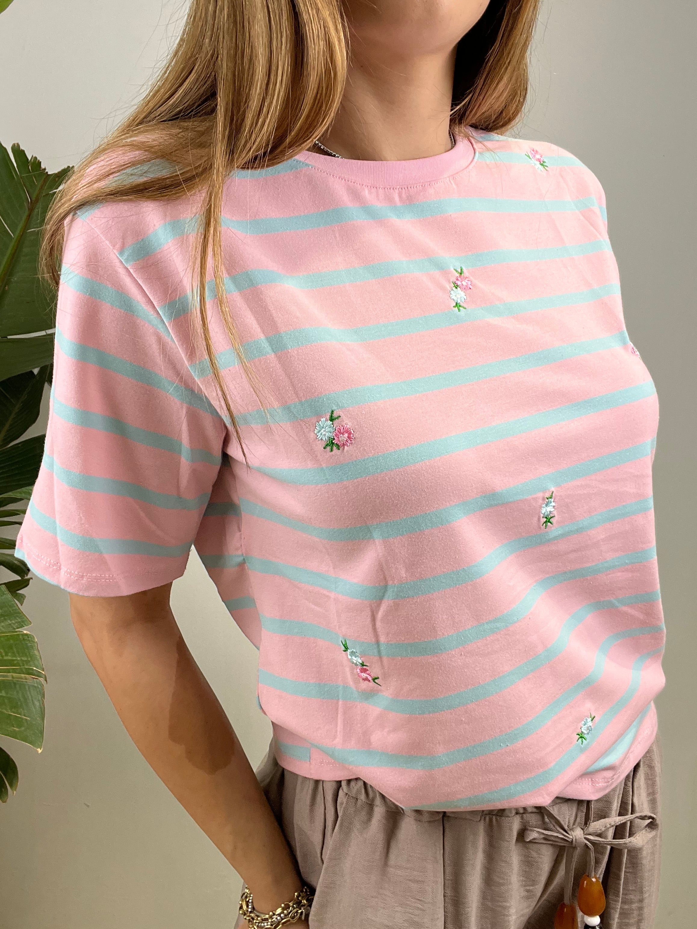 T-SHIRT RIGHE FIORELLINI ROSA CON VERDE ACQUA