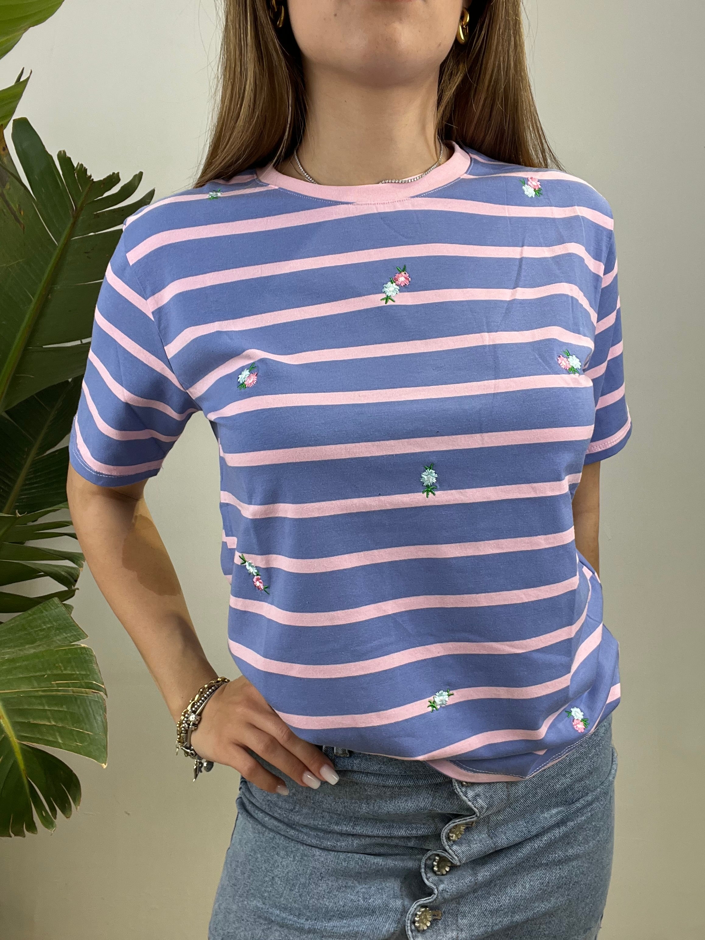 T-SHIRT RIGHE FIORELLINI BLU CON ROSA
