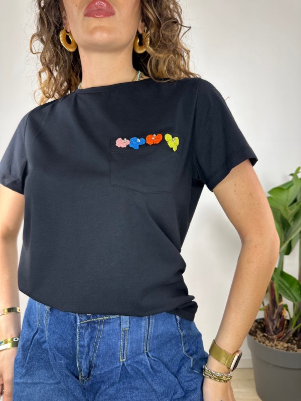 T-SHIRT LOREN NERA CON ROSA T-SHIRT LOREN NERA CON ROSA