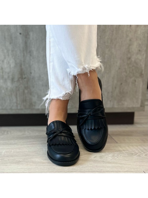 MOCASSINO CON FRANGIA MOCASSINO CON FRANGIA