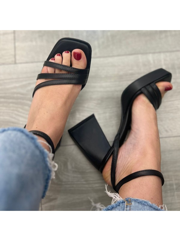 SANDALI CON PLATEAU NERI SANDALI CON PLATEAU NERI