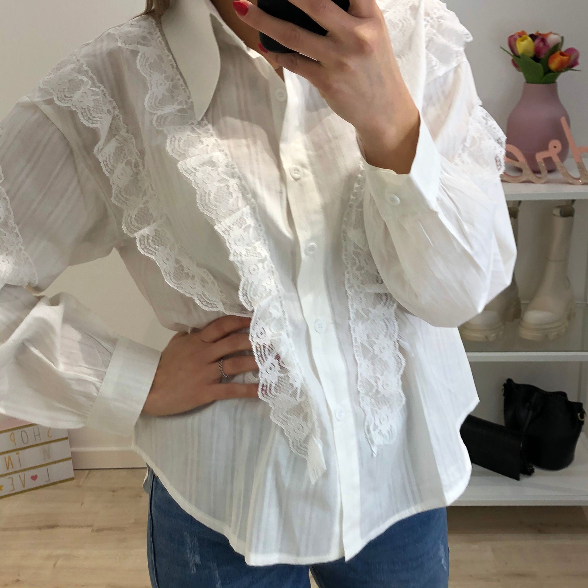 BLUSA CON MERLETTO