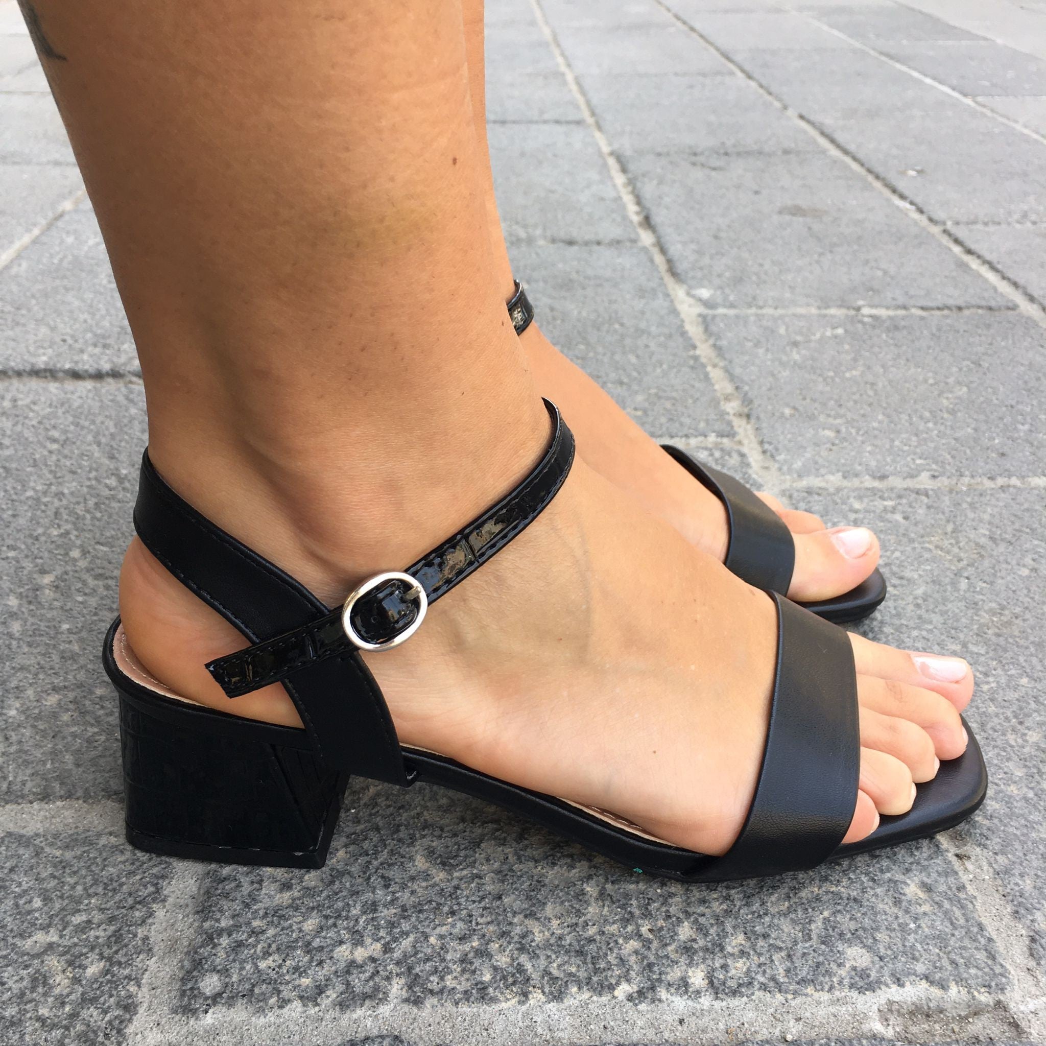 SANDALO BASSO NERO