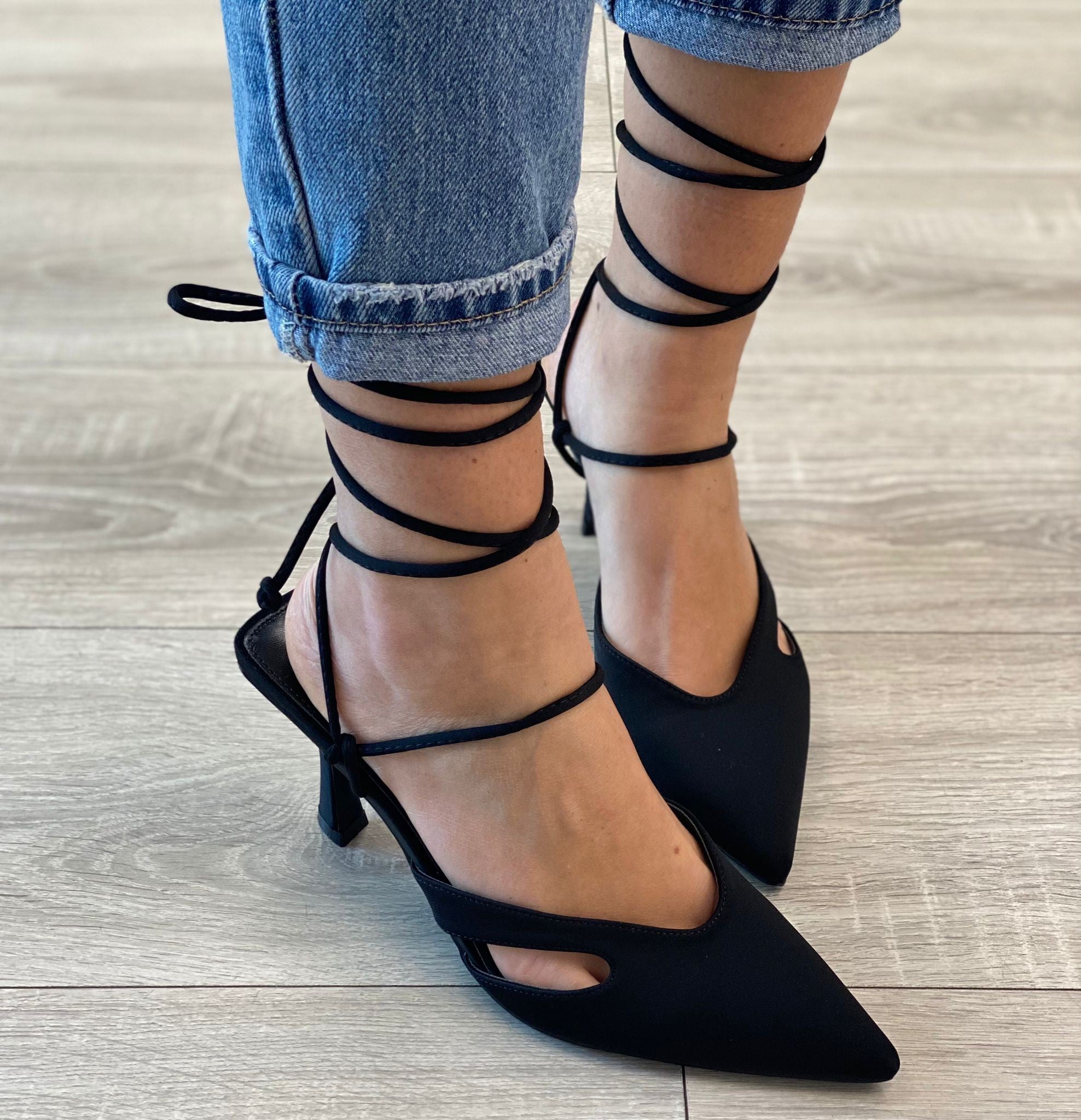 DèCOLLETè CON LACCI NERO