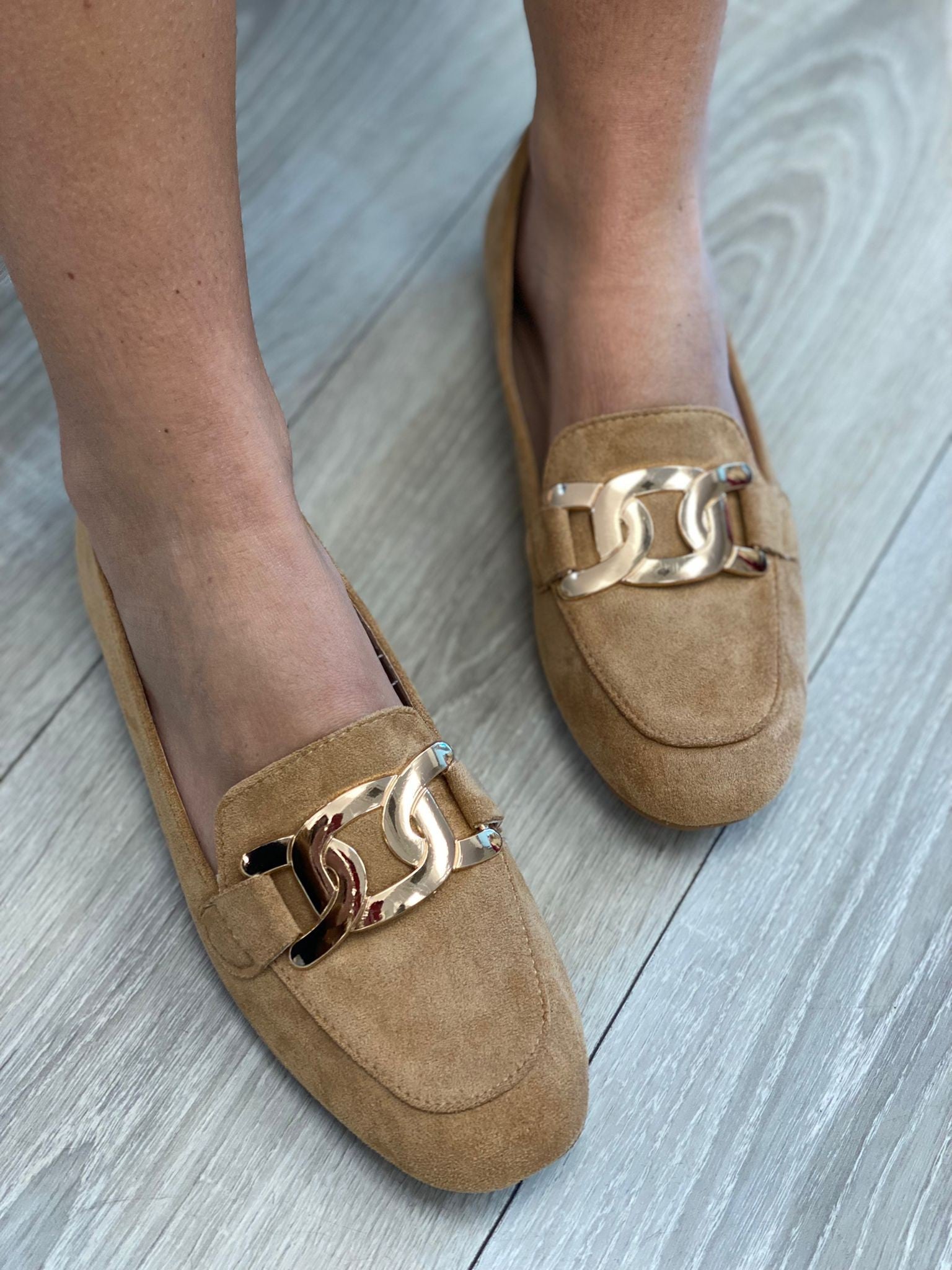 MOCASSINO CON CATENA CAMEL