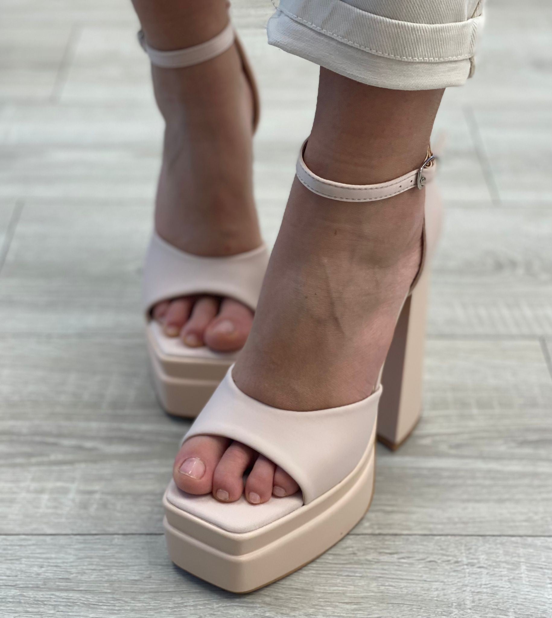 SANDALO CON PLATEAU OSLO BEIGE