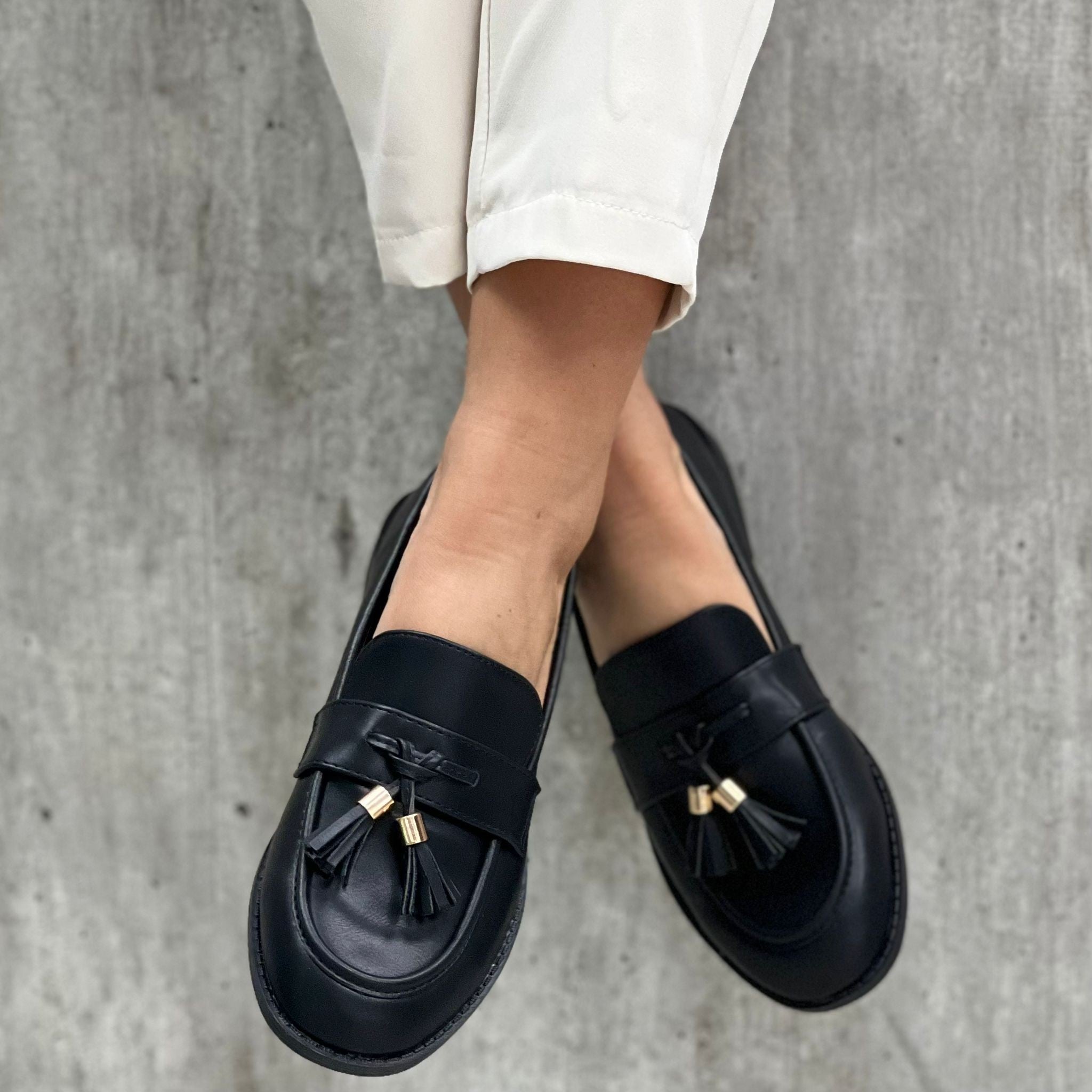 MOCASSINI CON NAPPE NERI