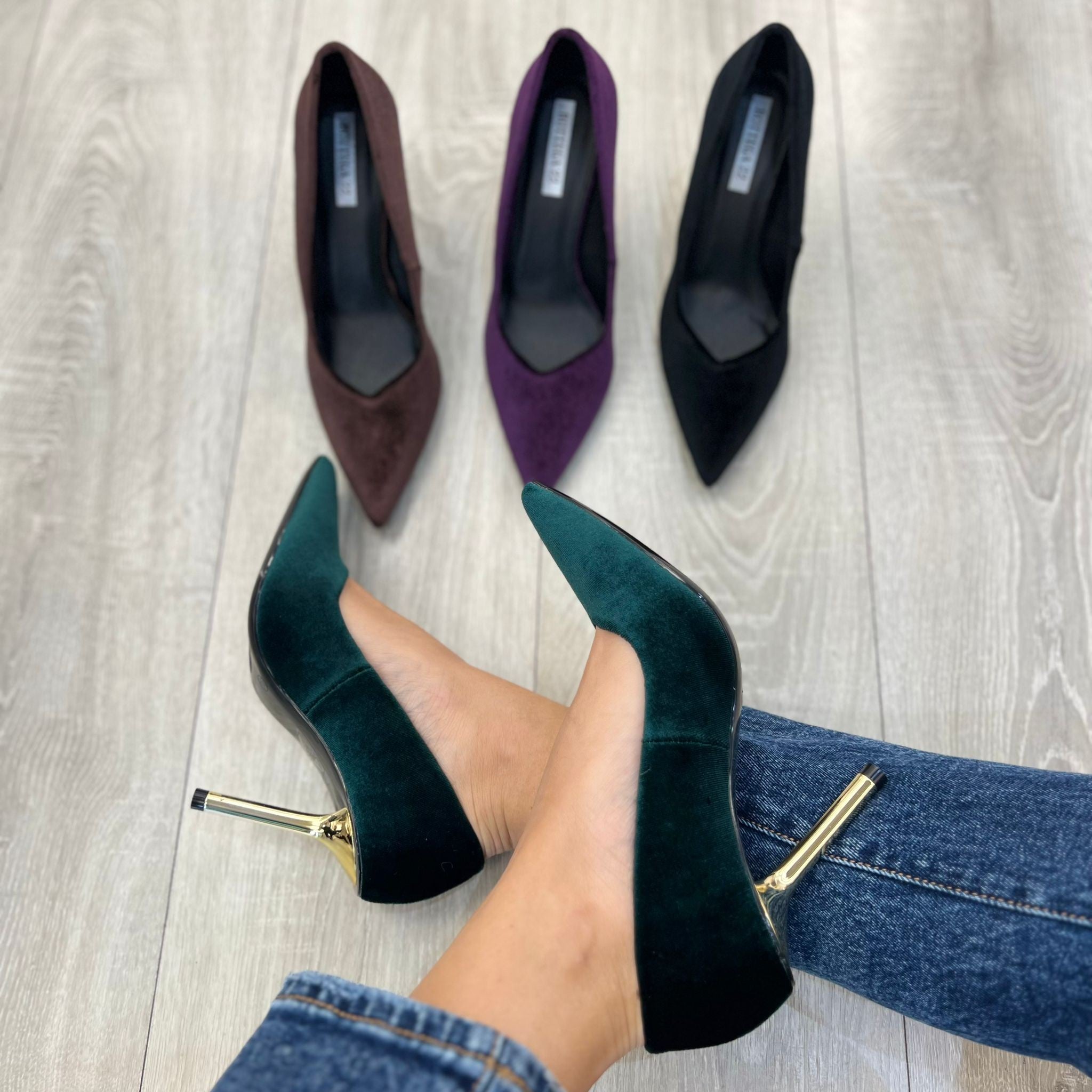 DÉCOLLETÉ IN VELLUTO NERO