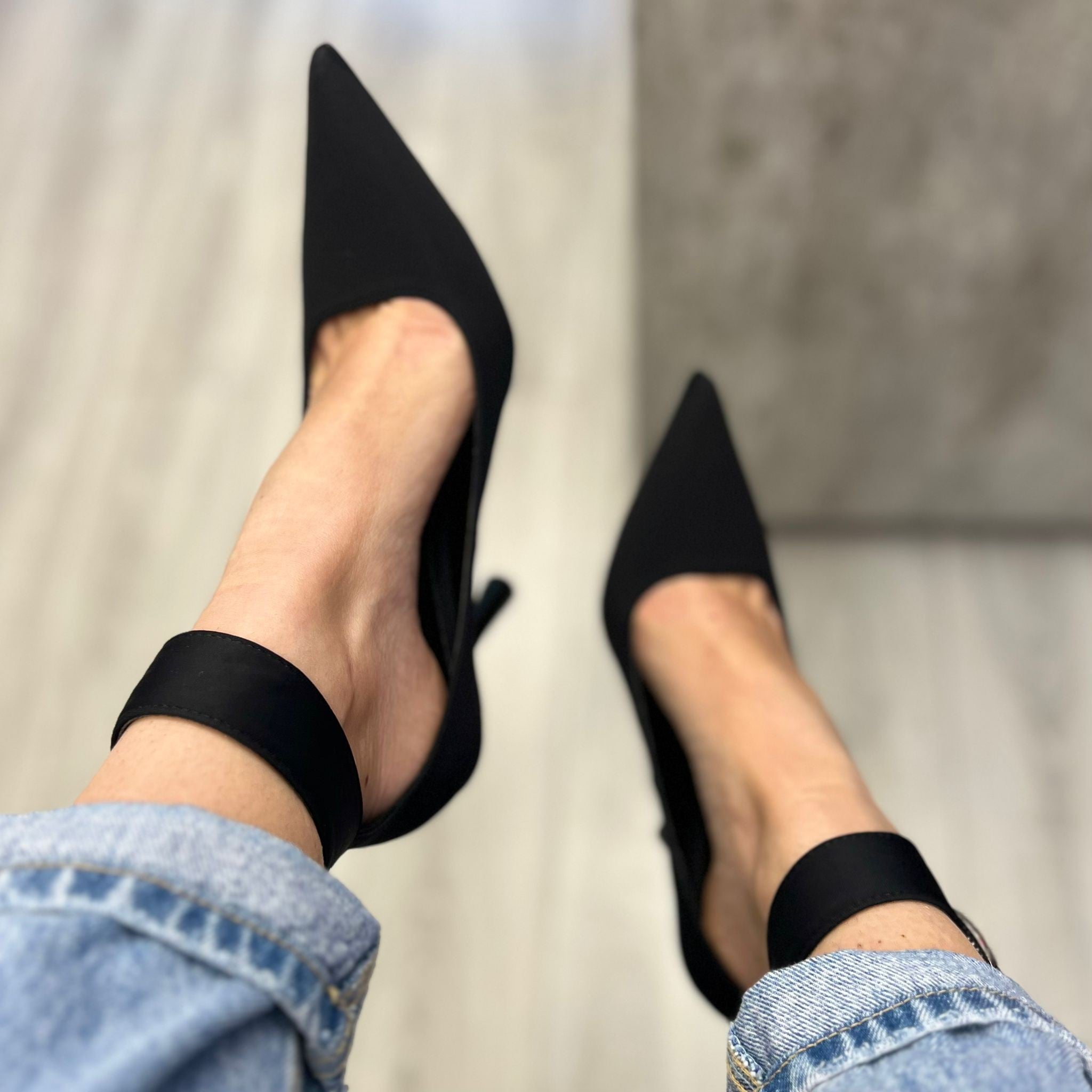 DÉCOLLETÉ CON CAVIGLIERA NERO