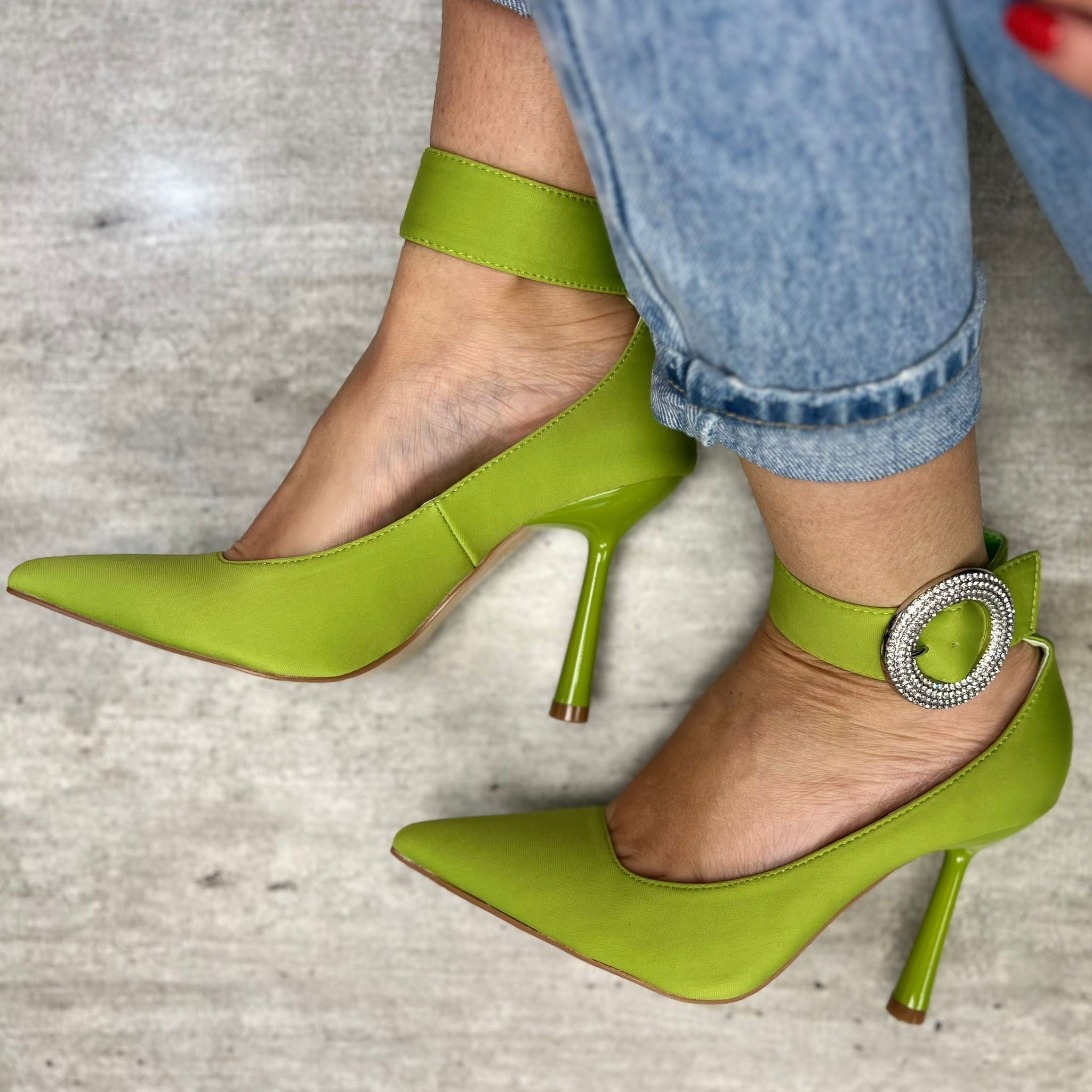 DÉCOLLETÉ CON CAVIGLIERA VERDE