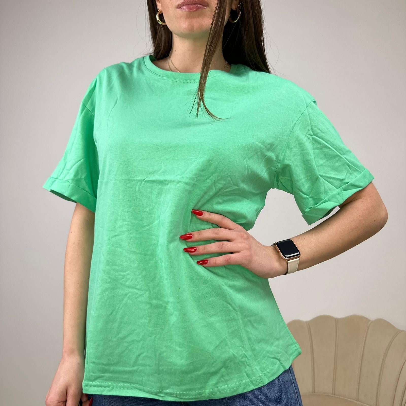 T-SHIRT BASIC CON RISVOLTO VERDE