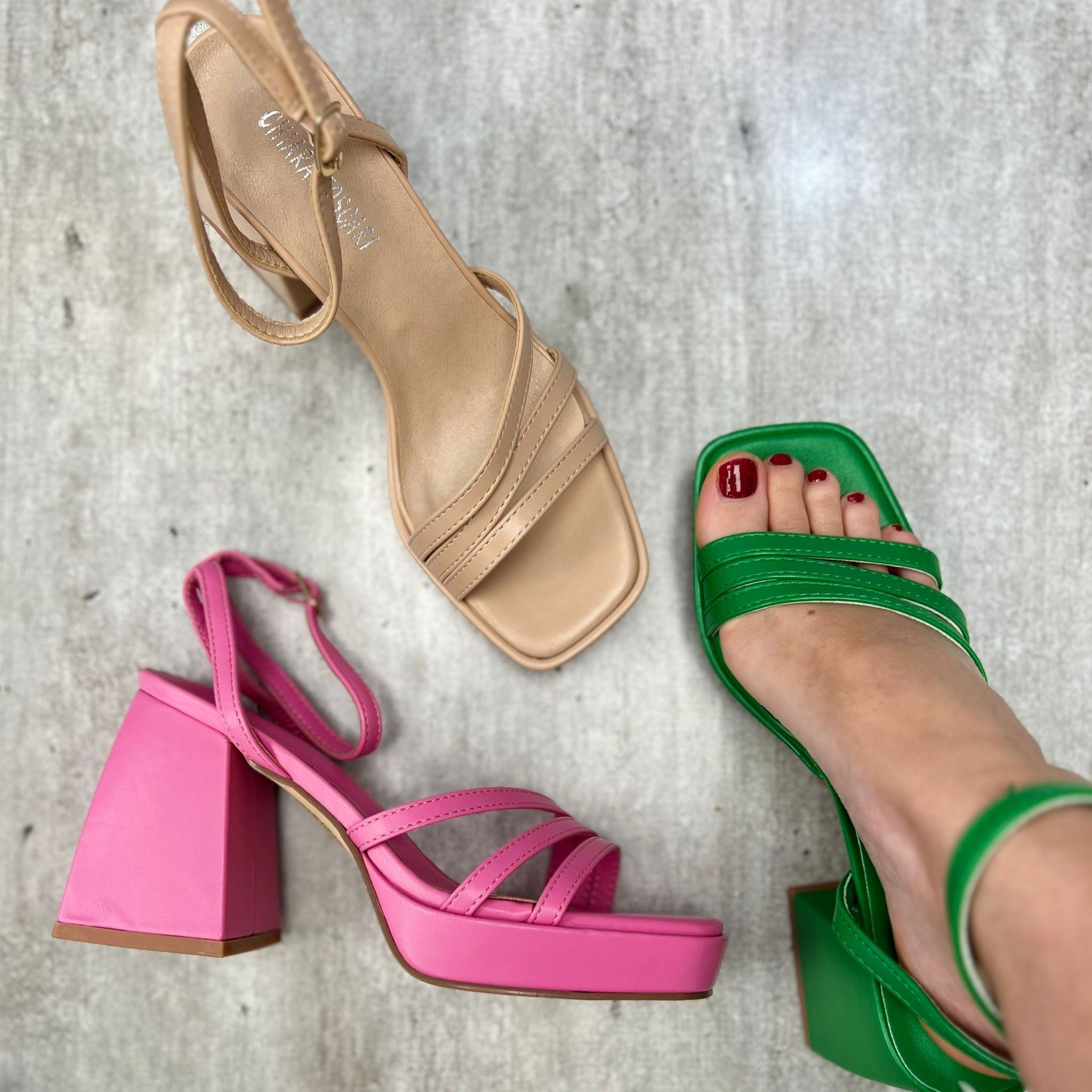 SANDALI CON PLATEAU VERDE