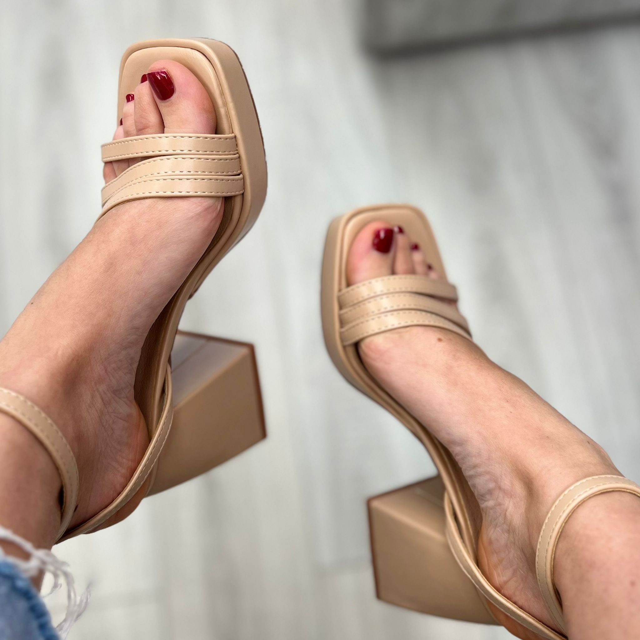 SANDALI CON PLATEAU BEIGE