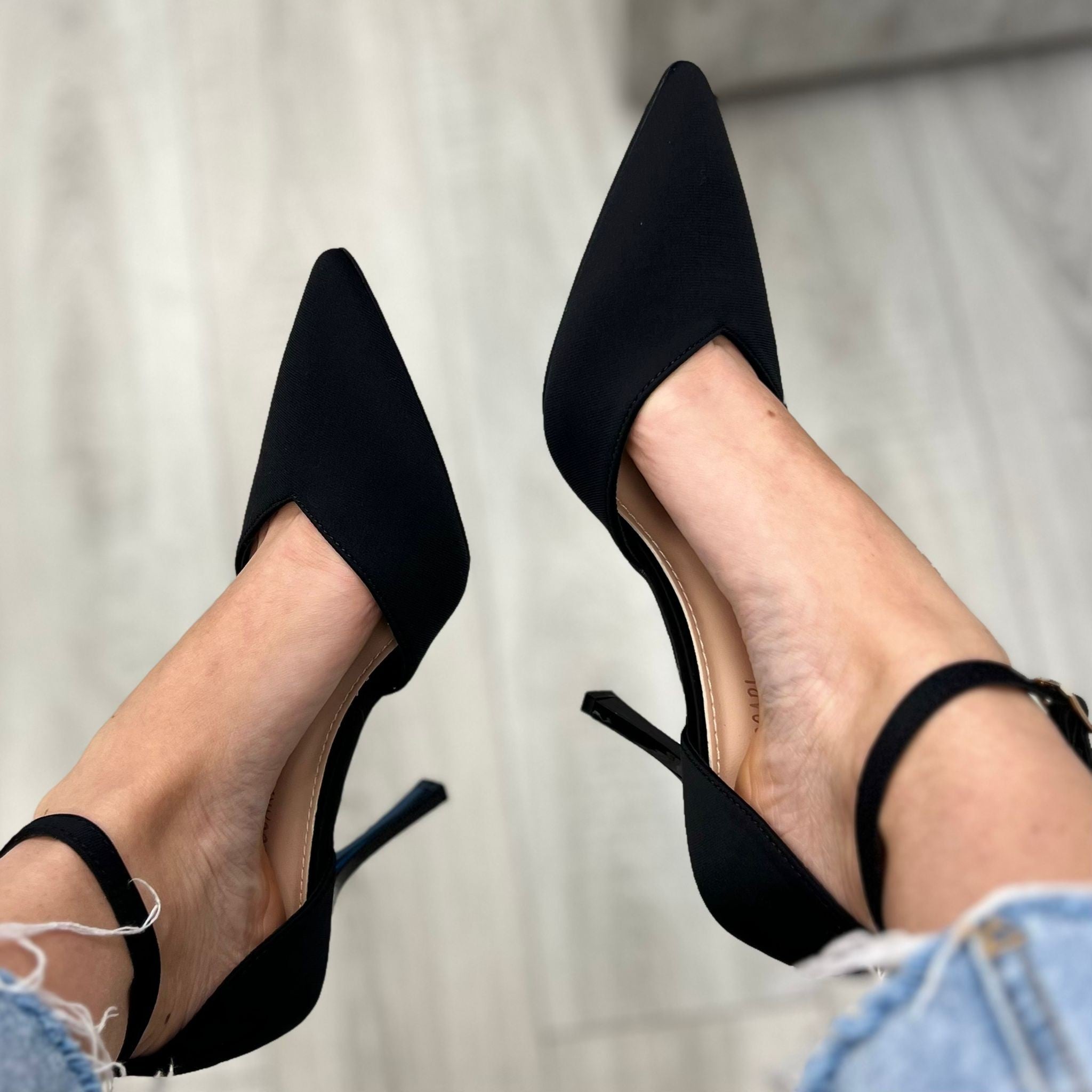 DéCOLLETé  CON CAVIGLIERA NERO