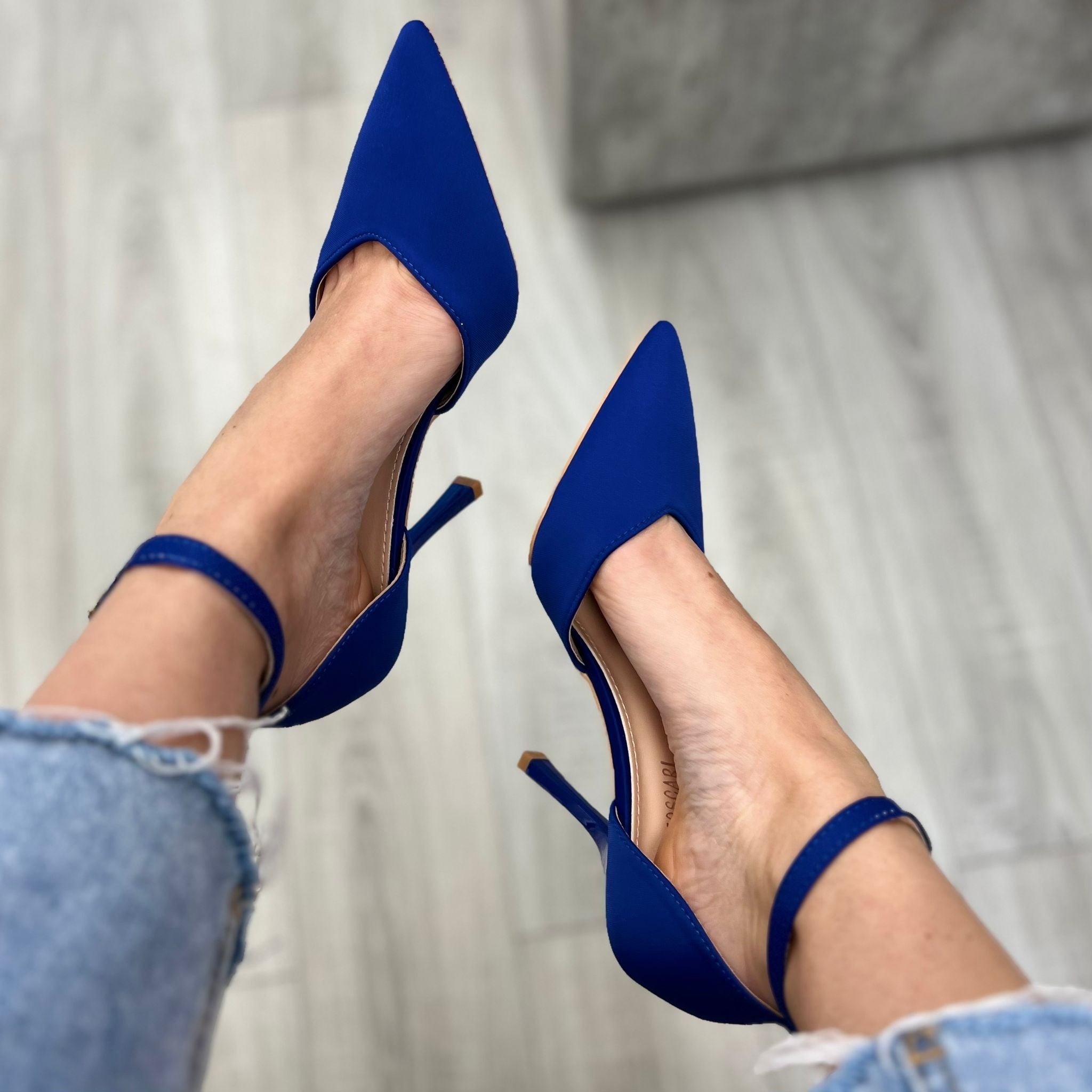 DéCOLLETé  CON CAVIGLIERA BLU