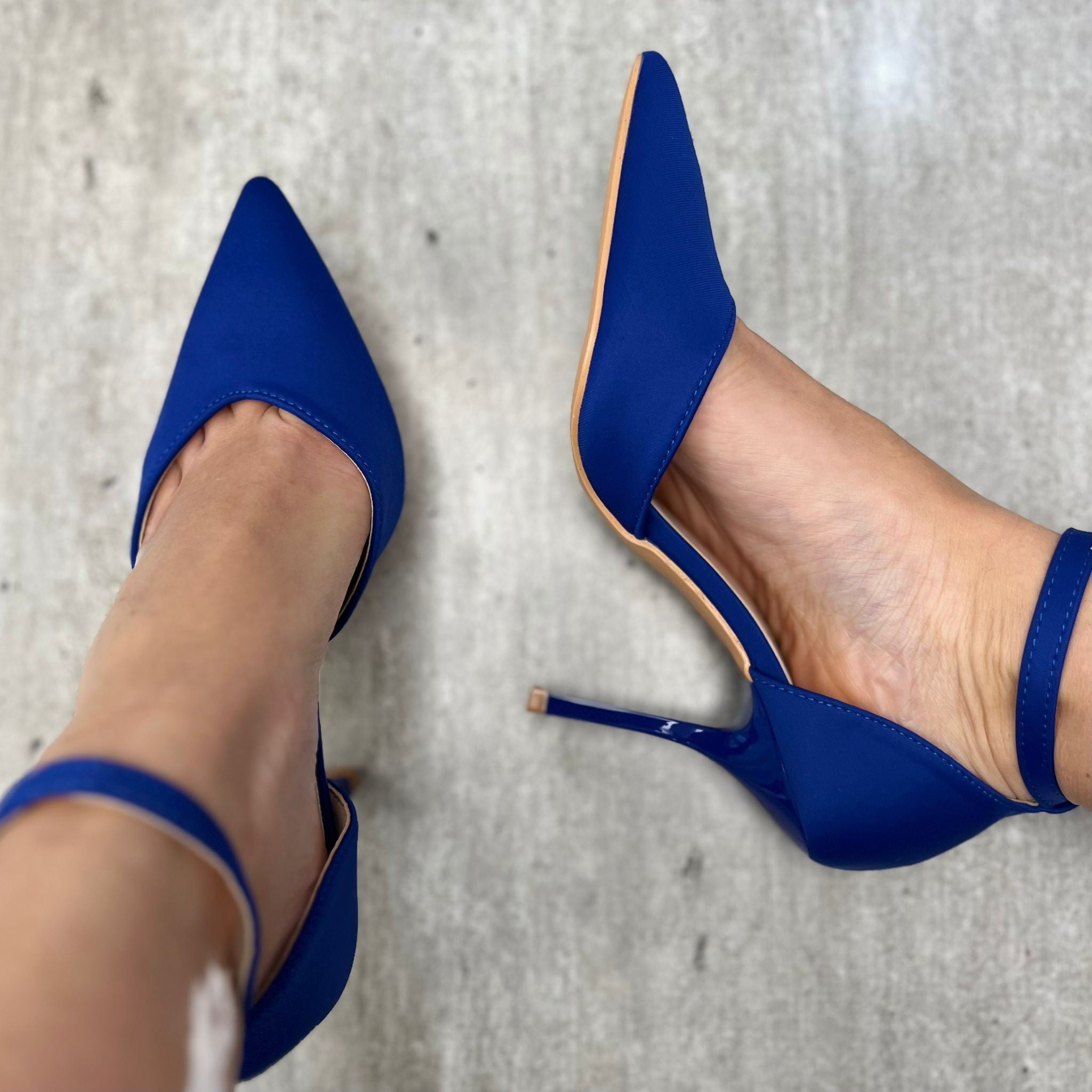 DéCOLLETé  CON CAVIGLIERA BLU