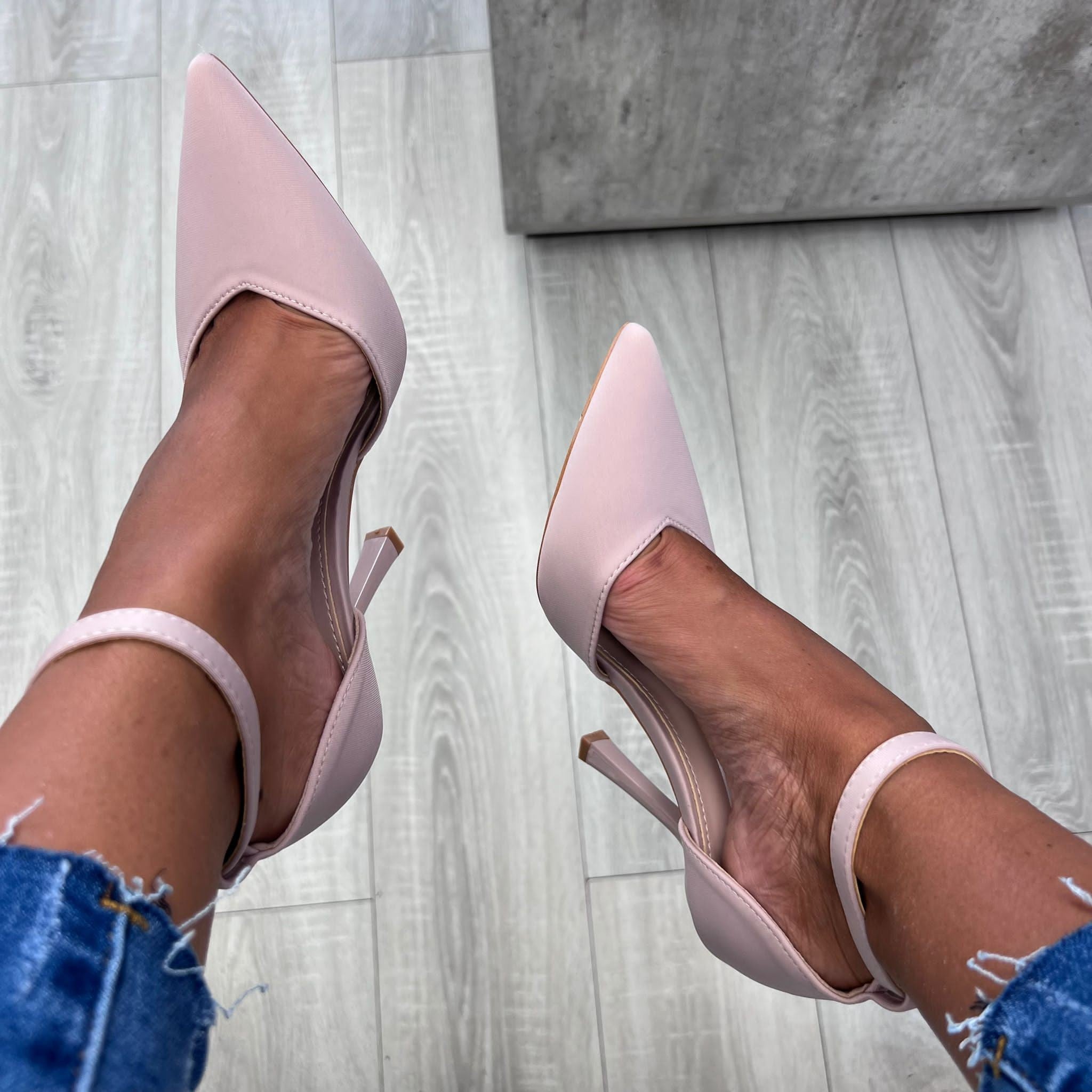 DèCOLLETè YLENIA NUDE