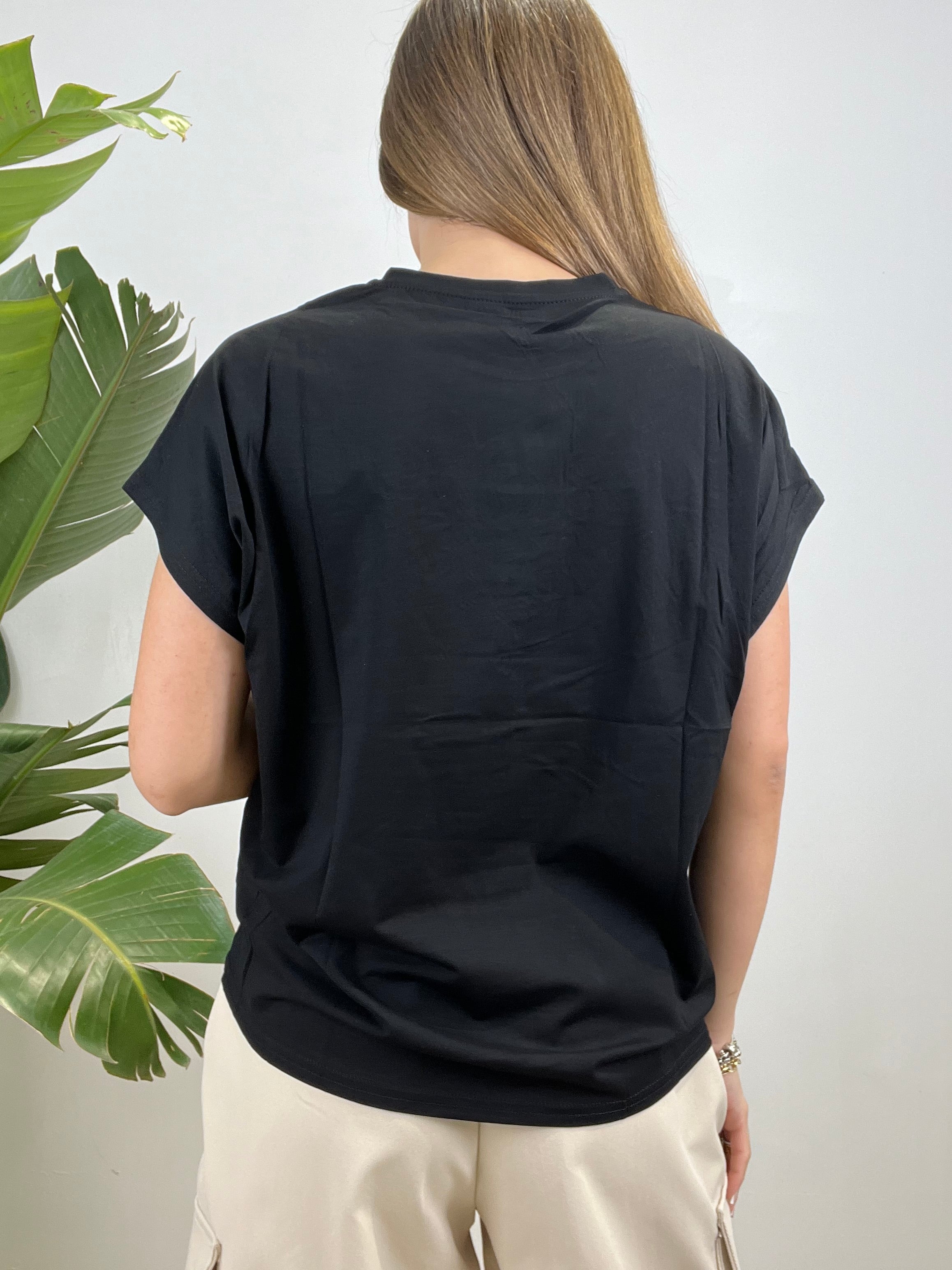 T-SHIRT RICAMATA NERA