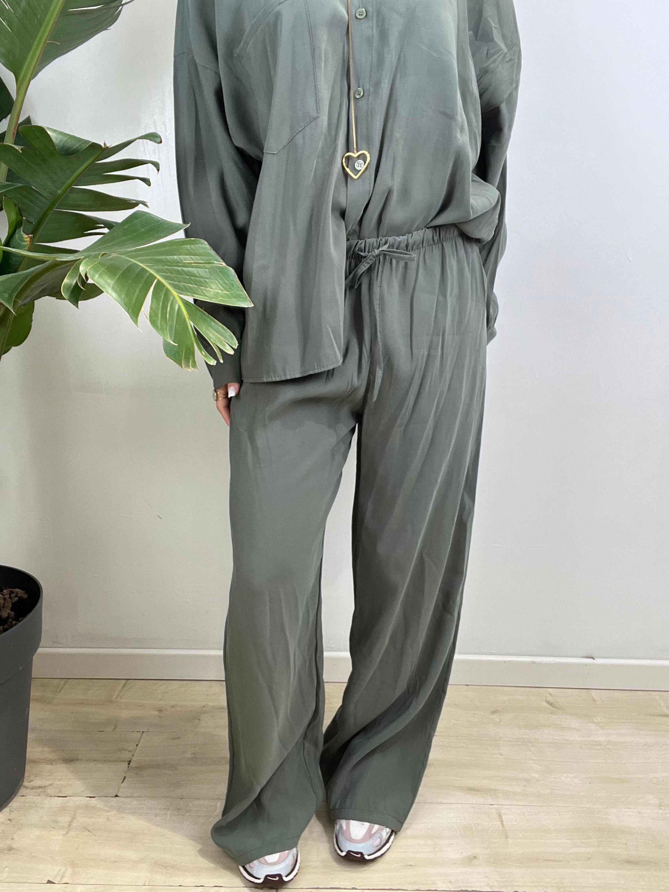 COMPLETO MORBIDO VERDE MILITARE
