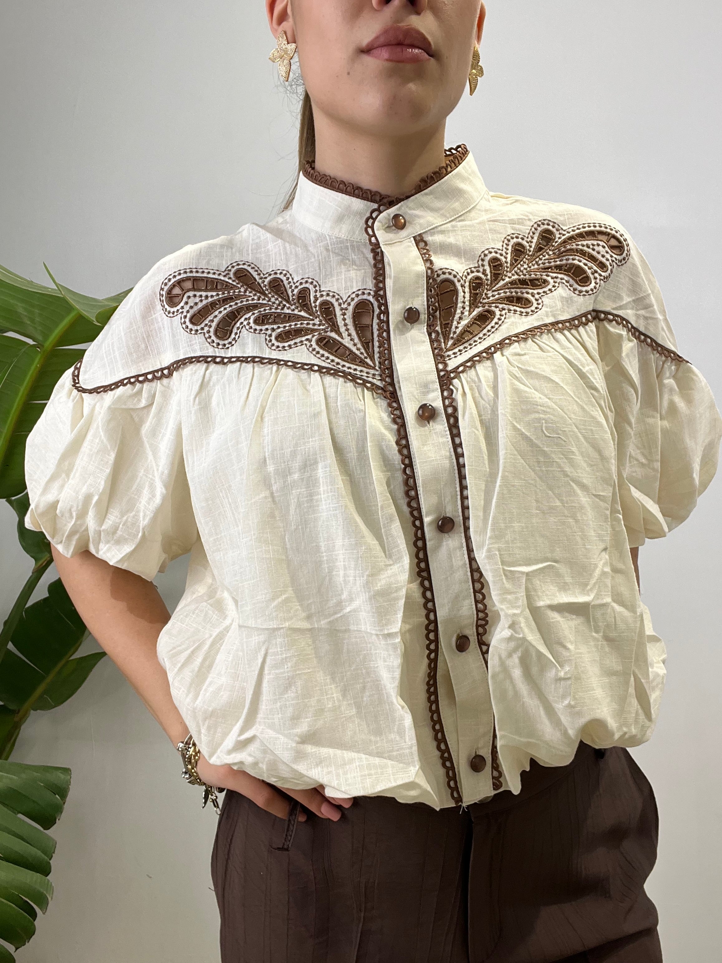 CAMICIA CROP RICAMATA BEIGE