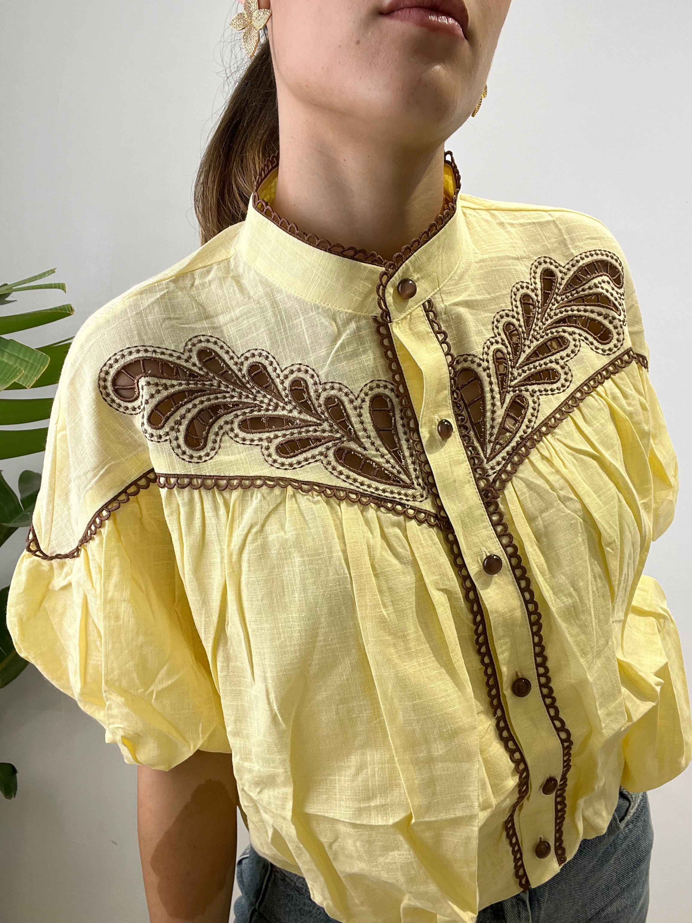 CAMICIA CROP RICAMATA GIALLA